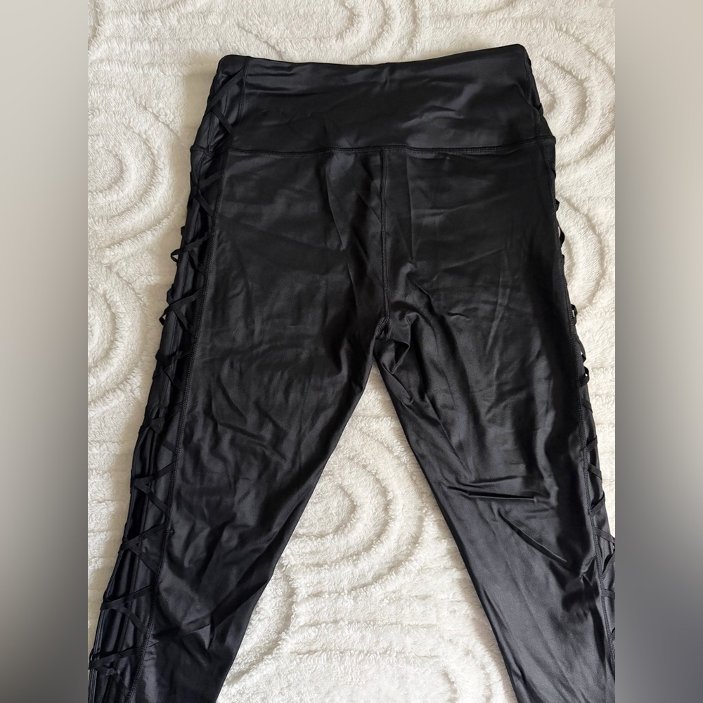 Victoria's Secret Knockout Leggings w/Cut-Out Detail on Sides, Size M, NWOT - Picture 7 of 10